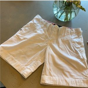White sanctuary Bermuda shorts! 💙
